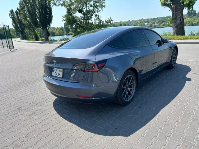 Tesla Model 3 - фото 2