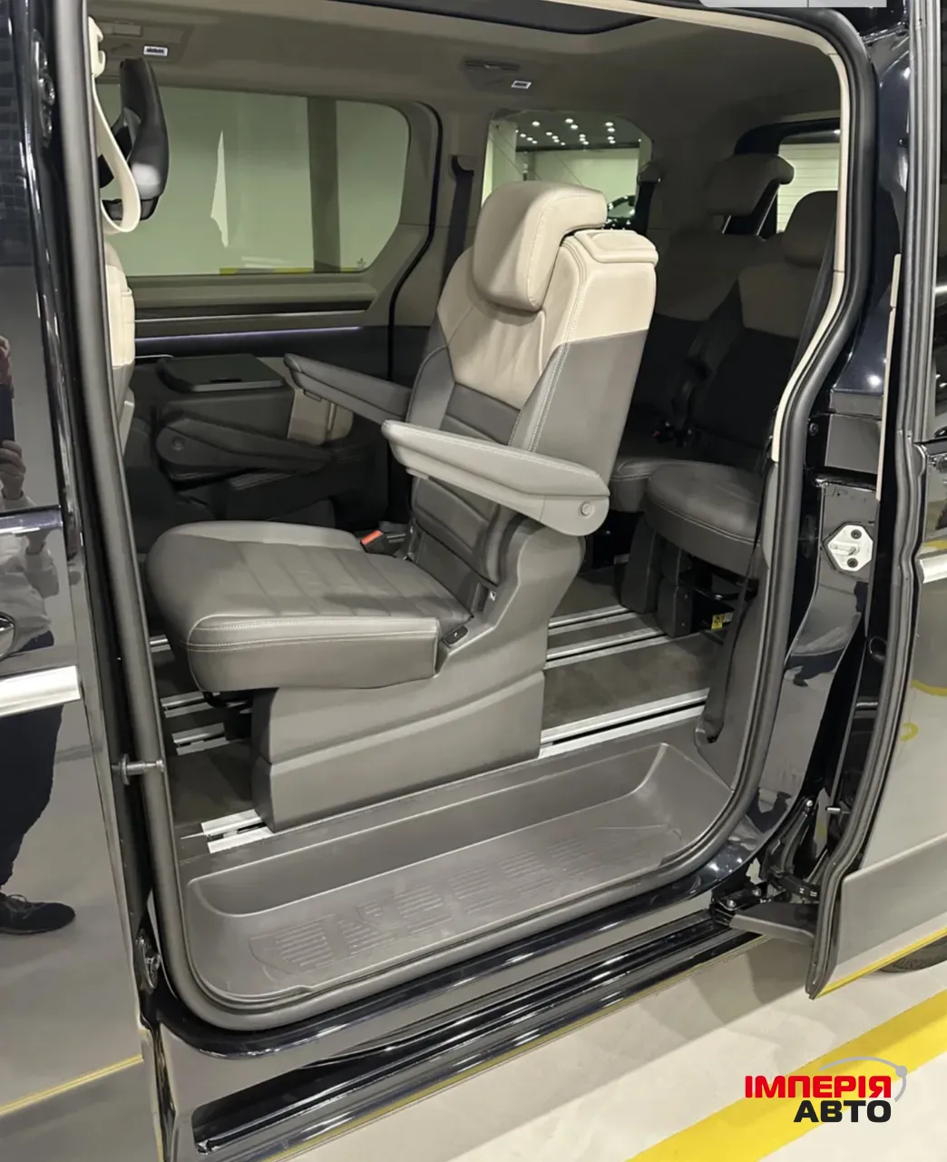 Volkswagen Multivan - фото 5