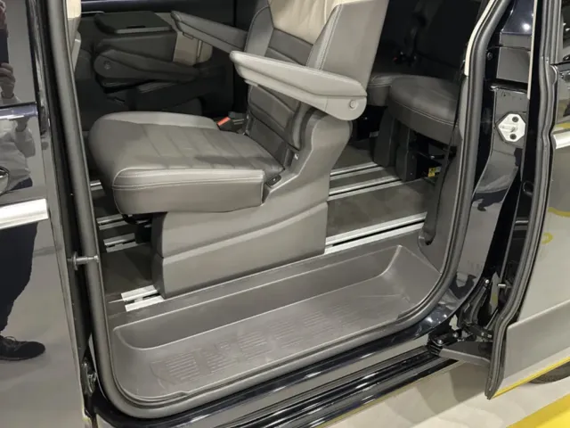 Volkswagen Multivan - фото 5