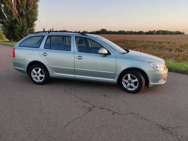 Skoda Octavia - фото 2