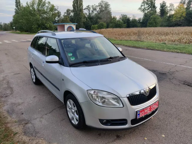 Skoda Fabia - фото 5