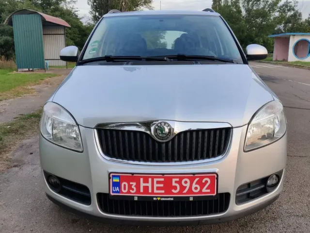 Skoda Fabia - фото 3
