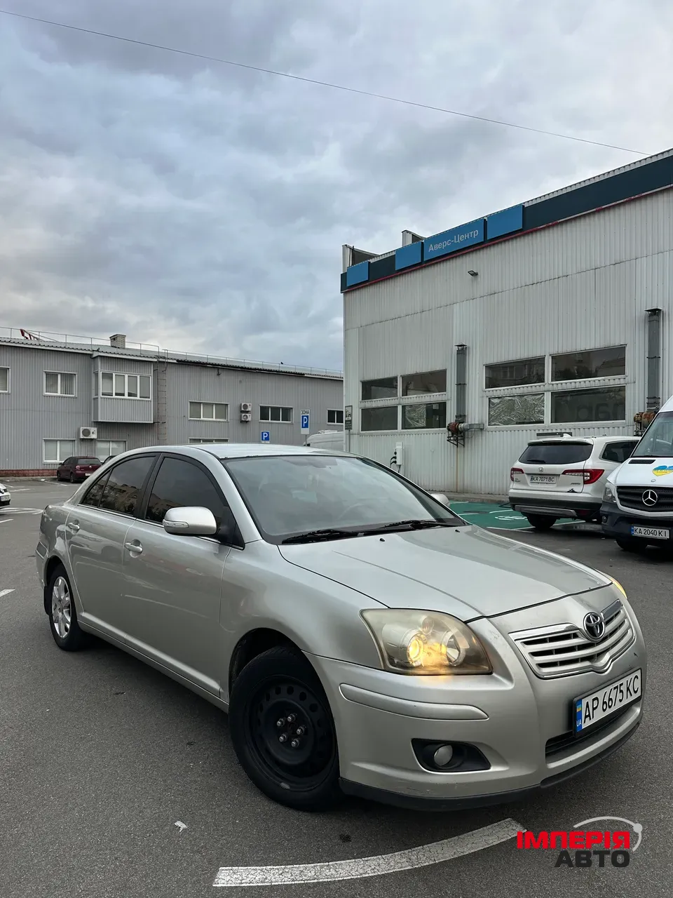 Toyota Avensis - фото 2