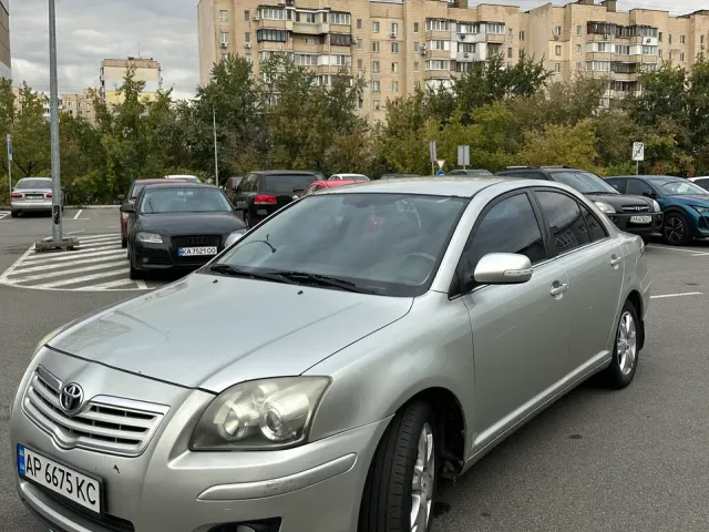 Toyota Avensis - фото 3