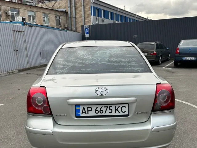 Toyota Avensis - фото 5