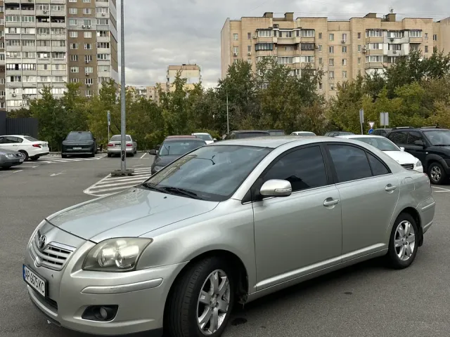 Toyota Avensis - фото 2