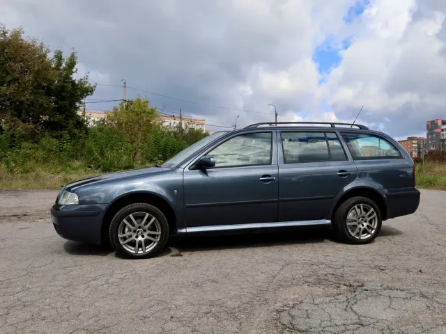 Skoda Octavia - фото 3