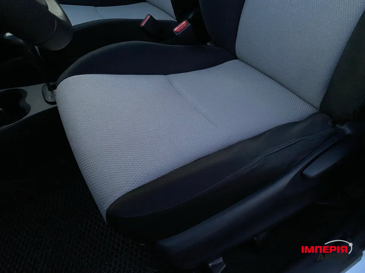 Toyota Yaris - фото 13