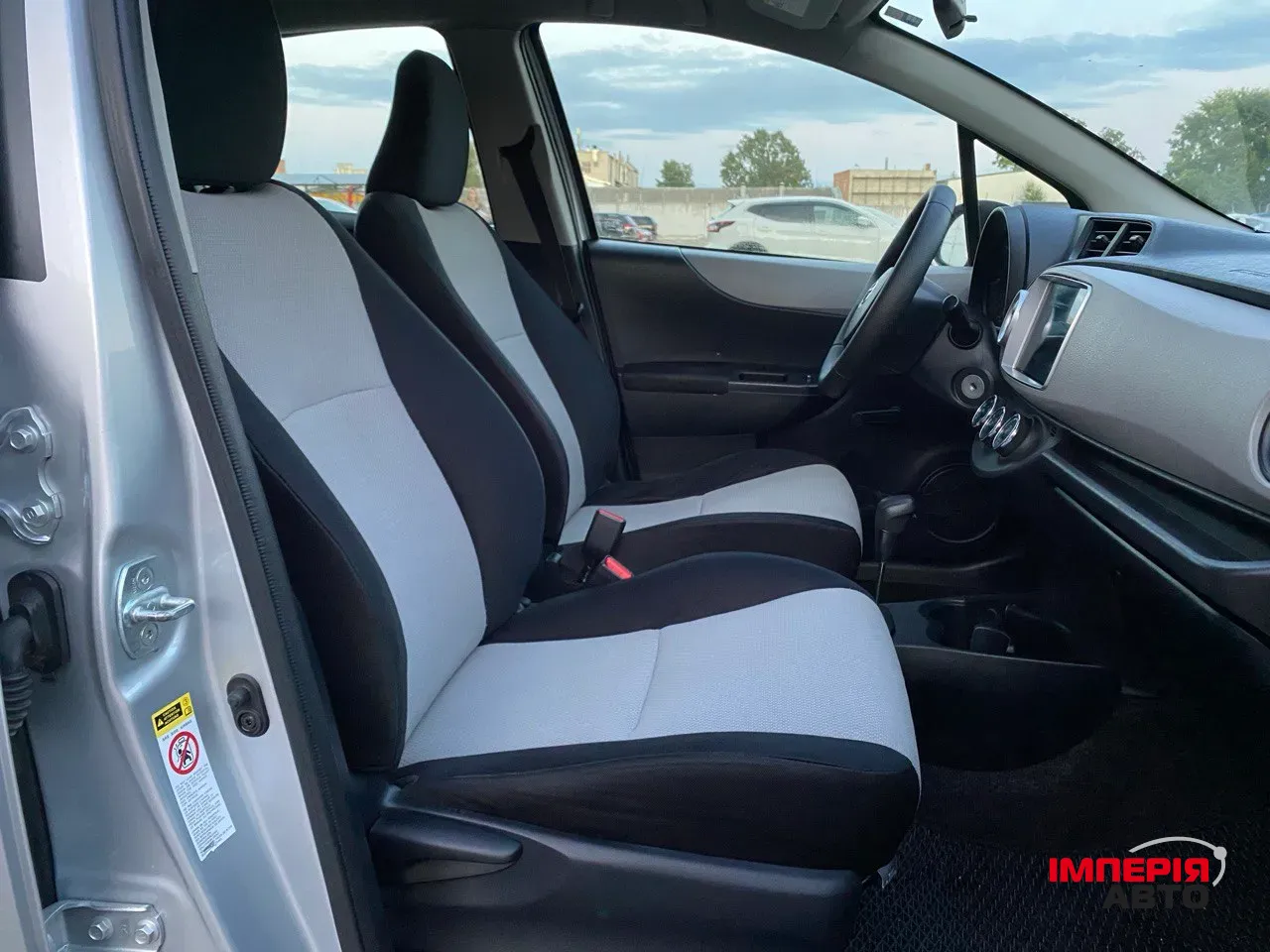 Toyota Yaris - фото 16