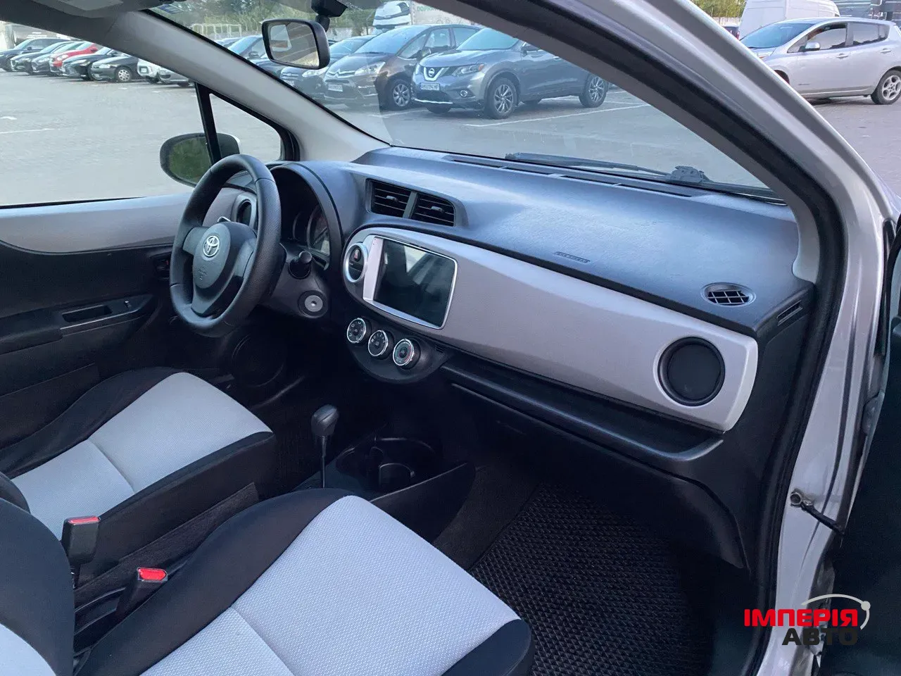 Toyota Yaris - фото 12