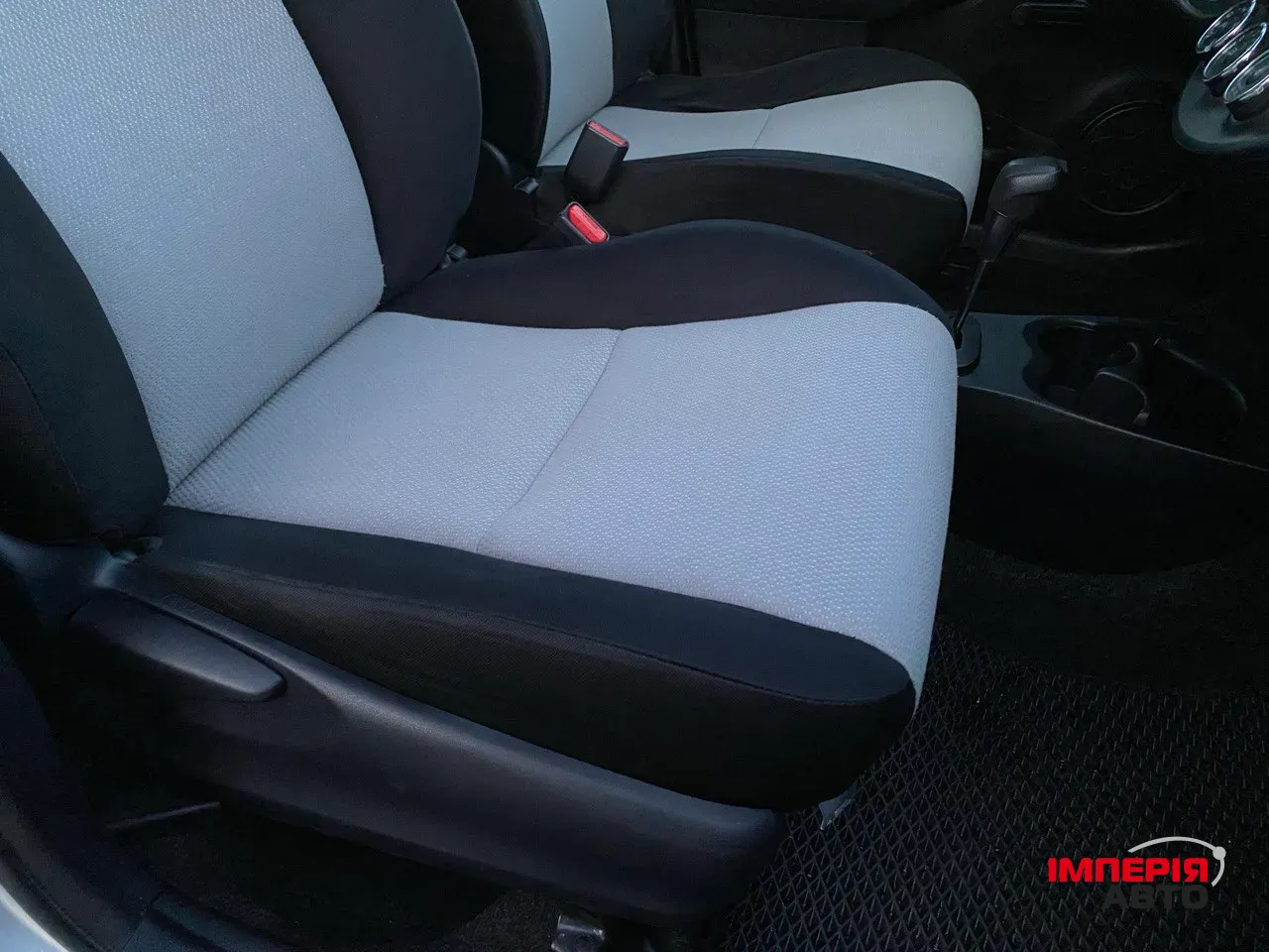 Toyota Yaris - фото 14