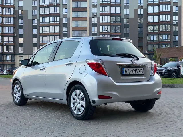 Toyota Yaris - фото 3