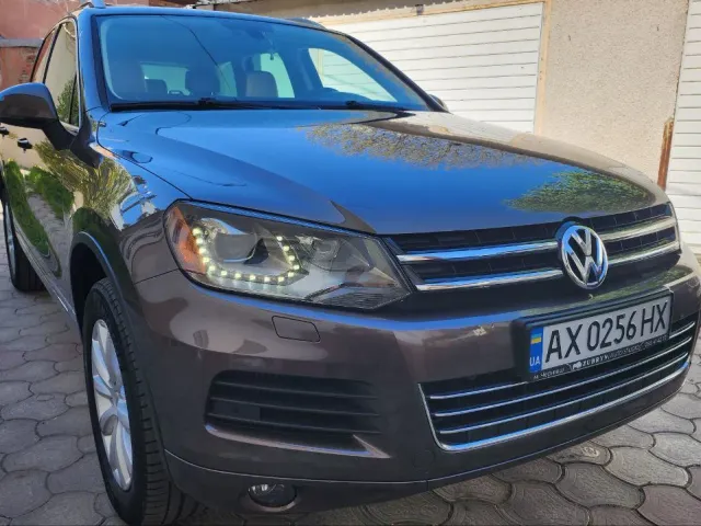 Volkswagen Touareg - фото 2