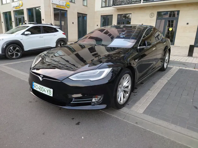 Tesla Model S - фото 1