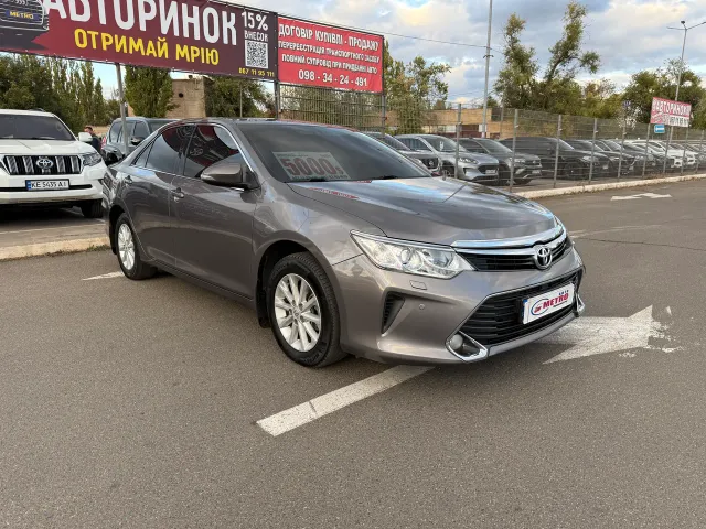 Toyota Camry - фото 2