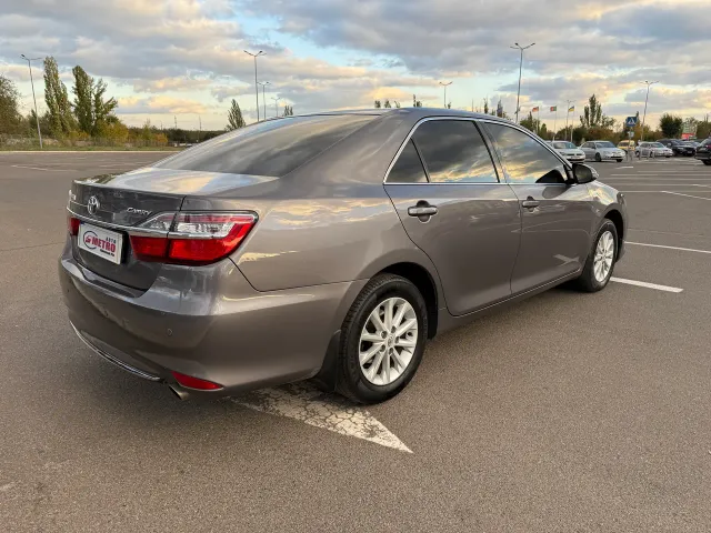 Toyota Camry - фото 3