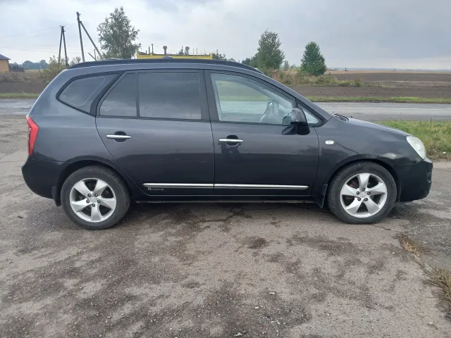 Kia Carens - фото 4