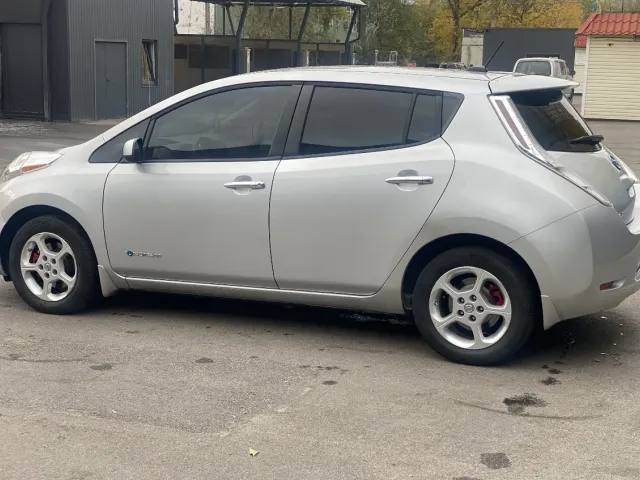 Nissan Leaf - фото 2