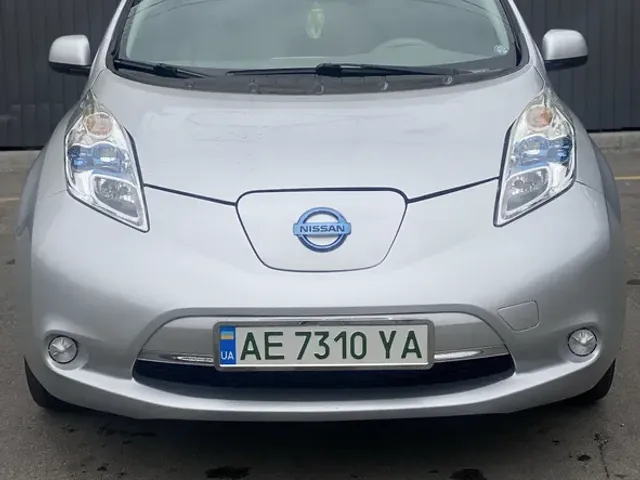 Nissan Leaf - фото 1