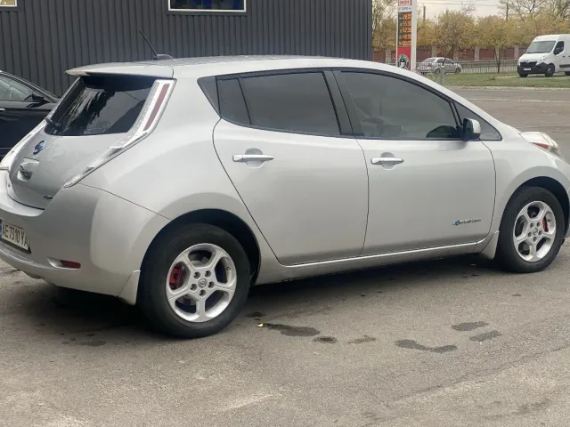 Nissan Leaf - фото 5