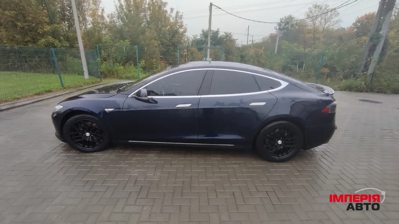 Tesla Model S - фото 6