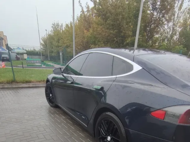 Tesla Model S - фото 4