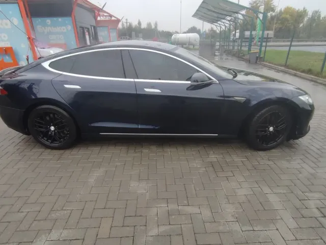 Tesla Model S - фото 5