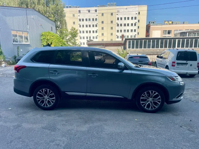 Mitsubishi Outlander - фото 4