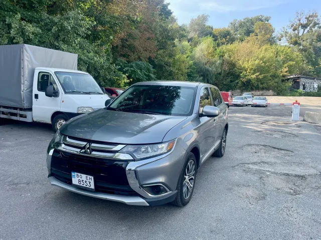 Mitsubishi Outlander - фото 1