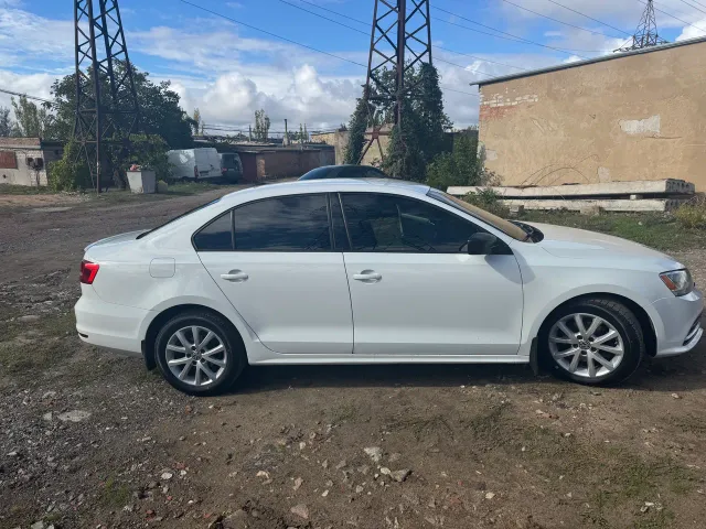 Volkswagen Jetta - фото 4