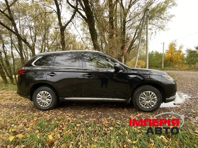 Mitsubishi Outlander - фото 2