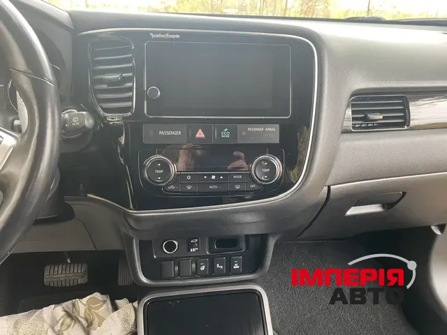 Mitsubishi Outlander - фото 18