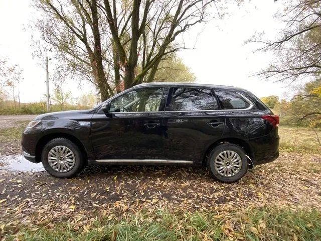 Mitsubishi Outlander - фото 2