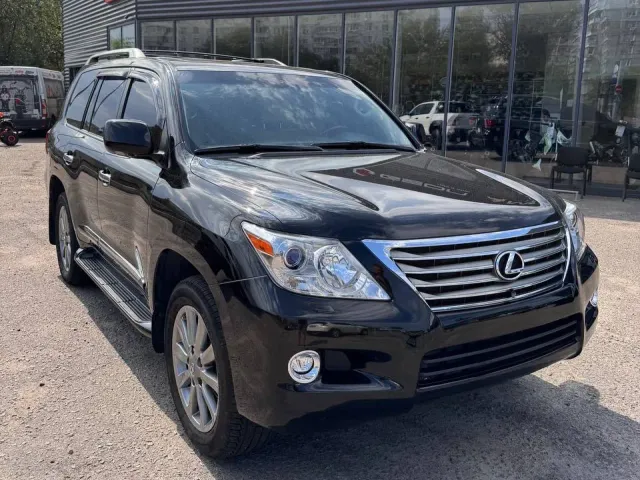 Lexus LX - фото 1
