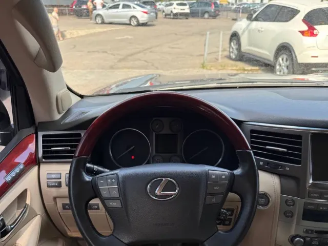 Lexus LX - фото 4