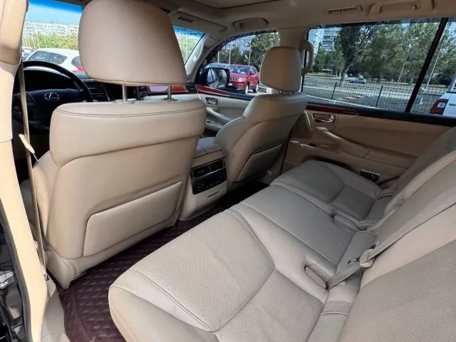 Lexus LX - фото 2