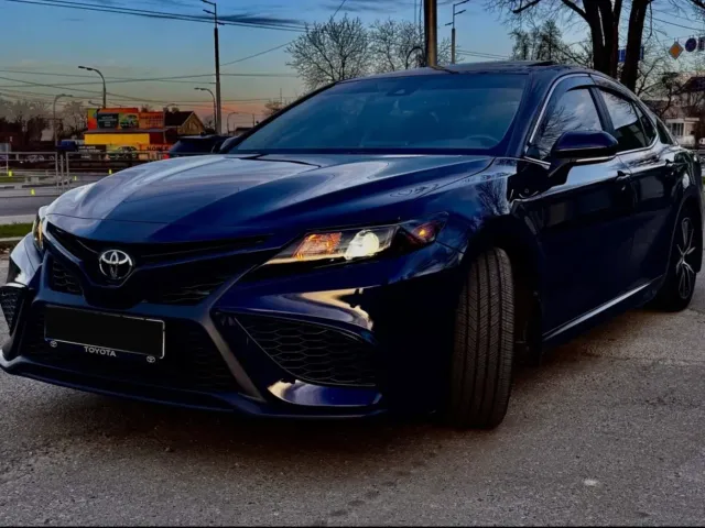 Toyota Camry - фото 1