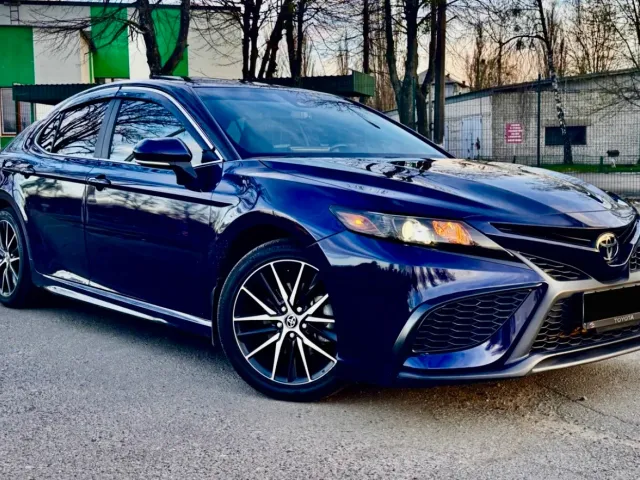 Toyota Camry - фото 2