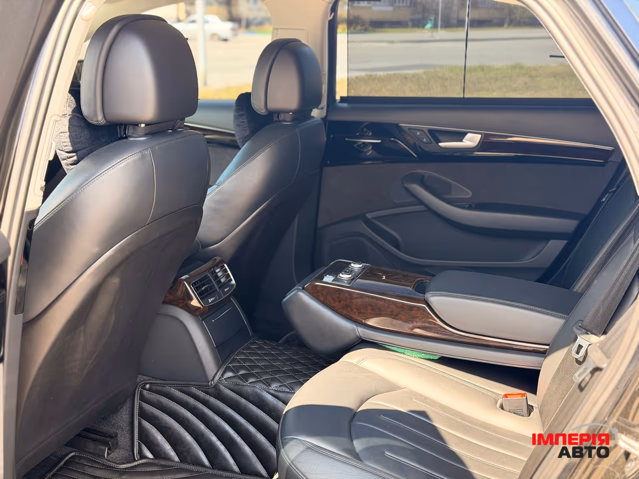 Audi A8 - фото 7