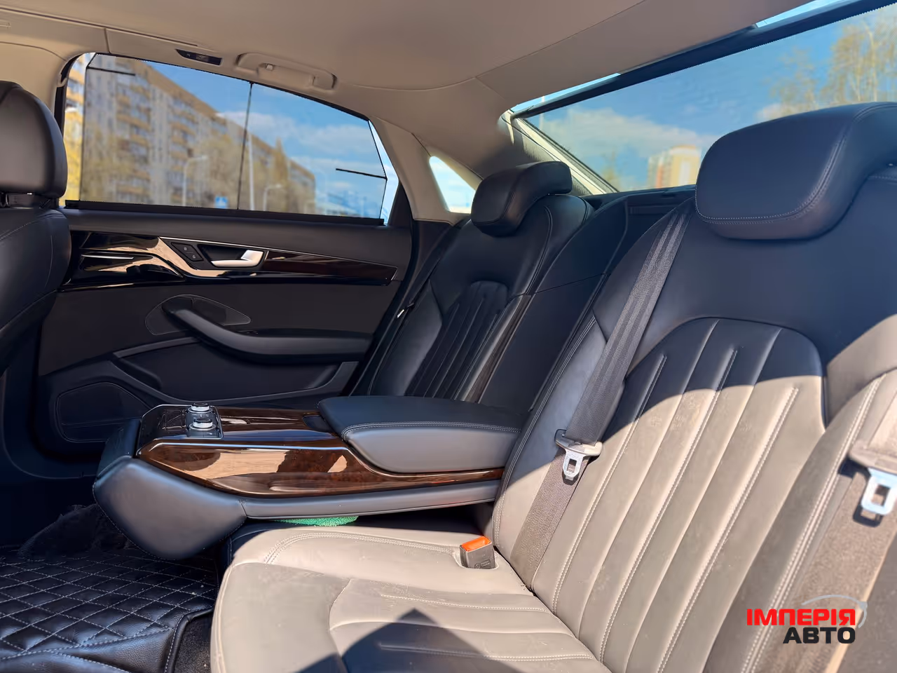 Audi A8 - фото 9