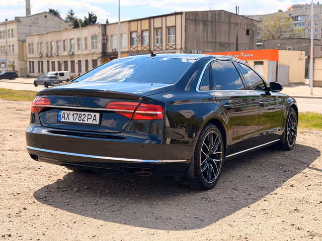 Audi A8 - фото 3