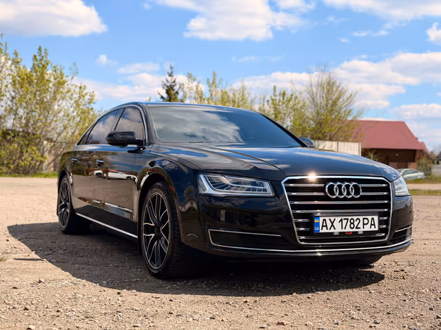 Audi A8 - фото 1