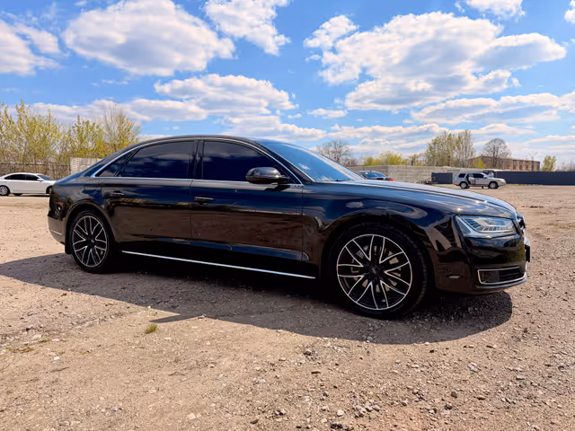 Audi A8 - фото 2