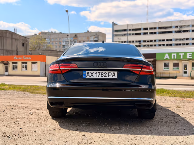 Audi A8 - фото 4
