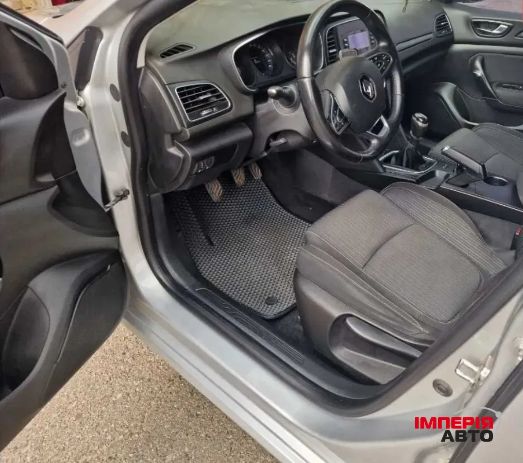 Renault Megane - фото 8