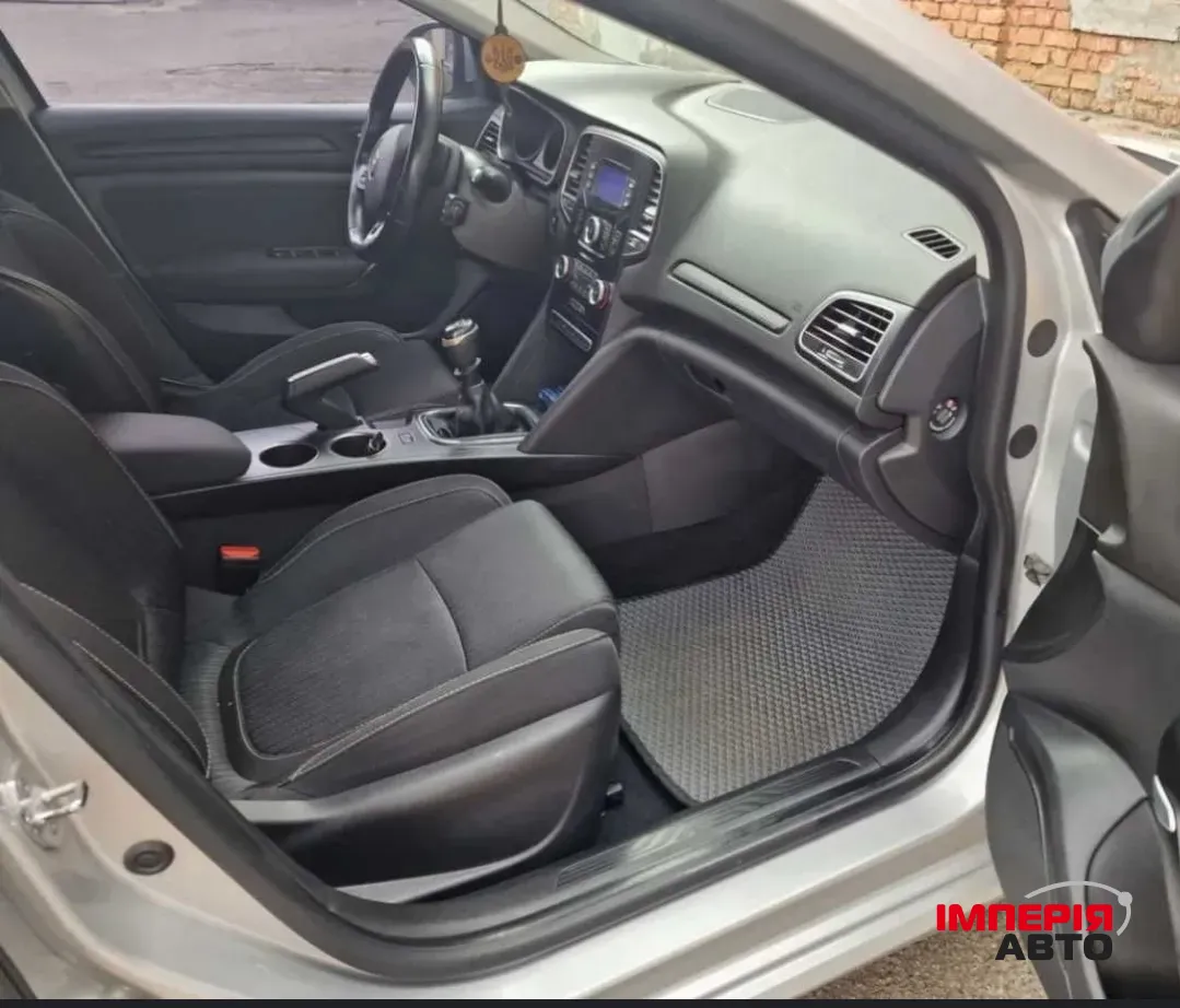 Renault Megane - фото 10