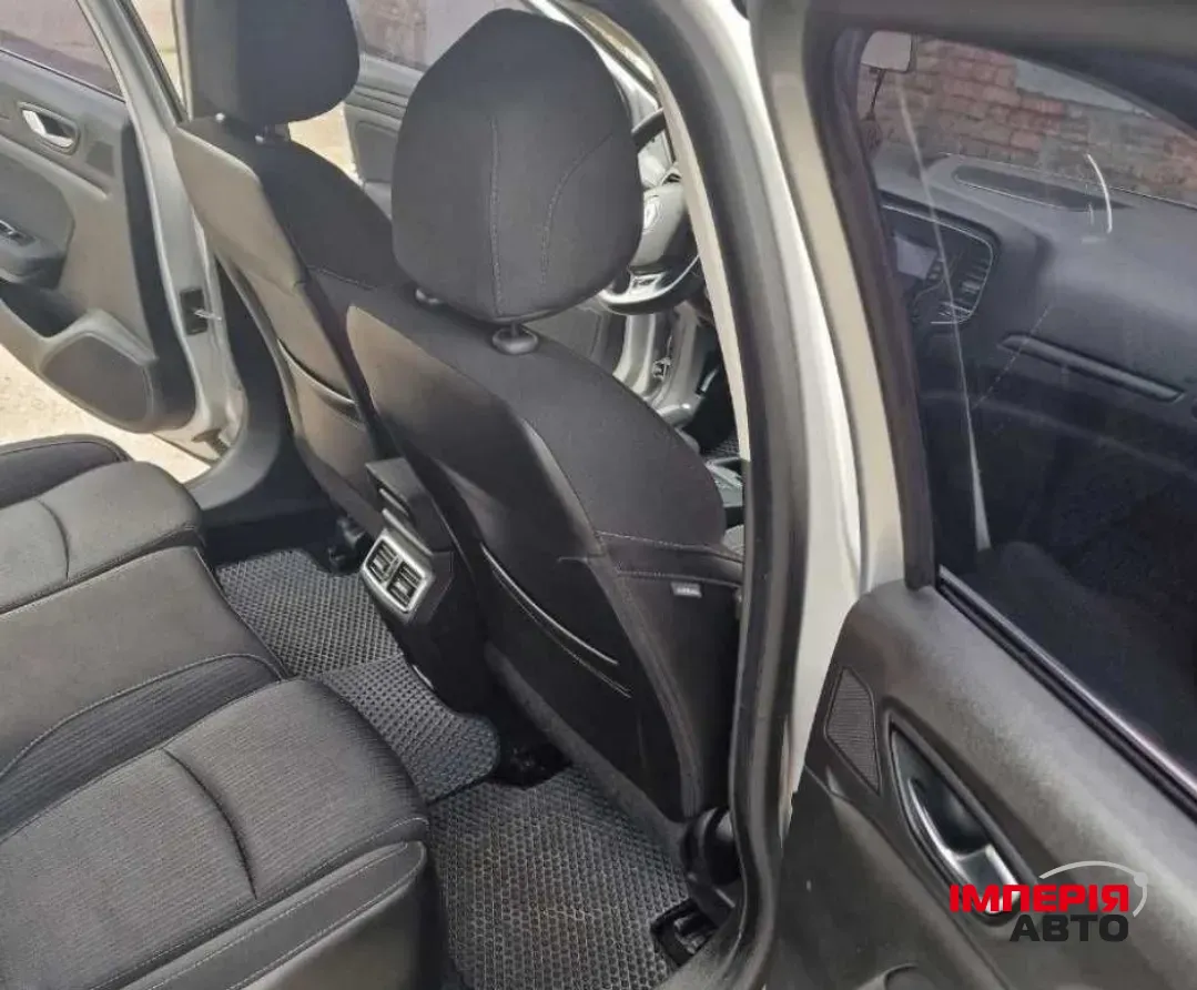 Renault Megane - фото 15