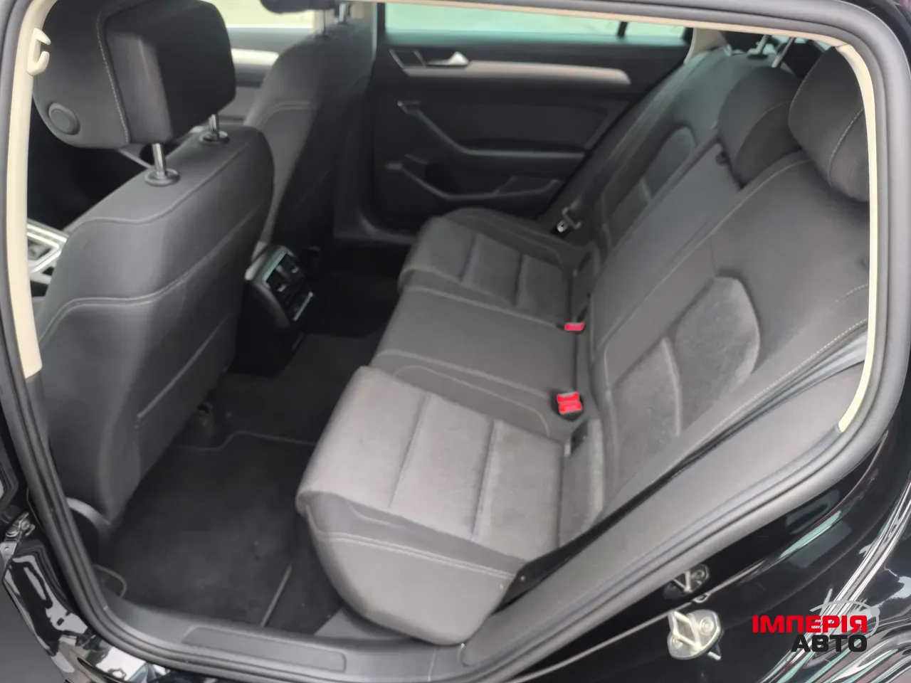 Volkswagen Passat - фото 12