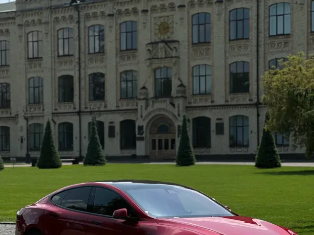 Tesla Model S - фото 2