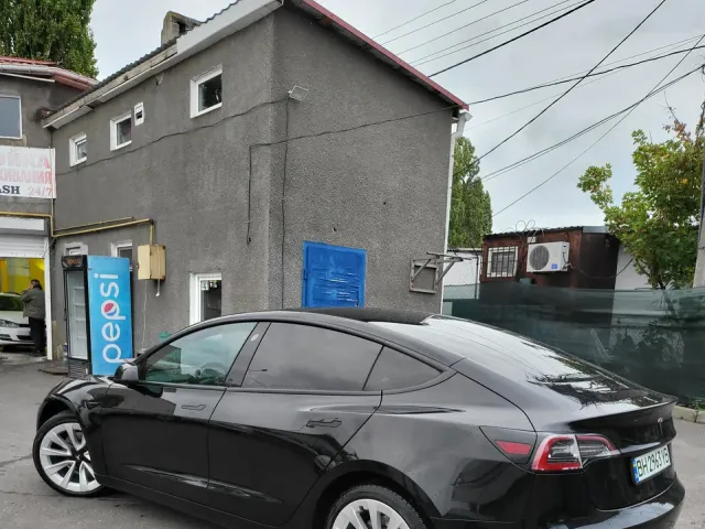 Tesla Model 3 - фото 2